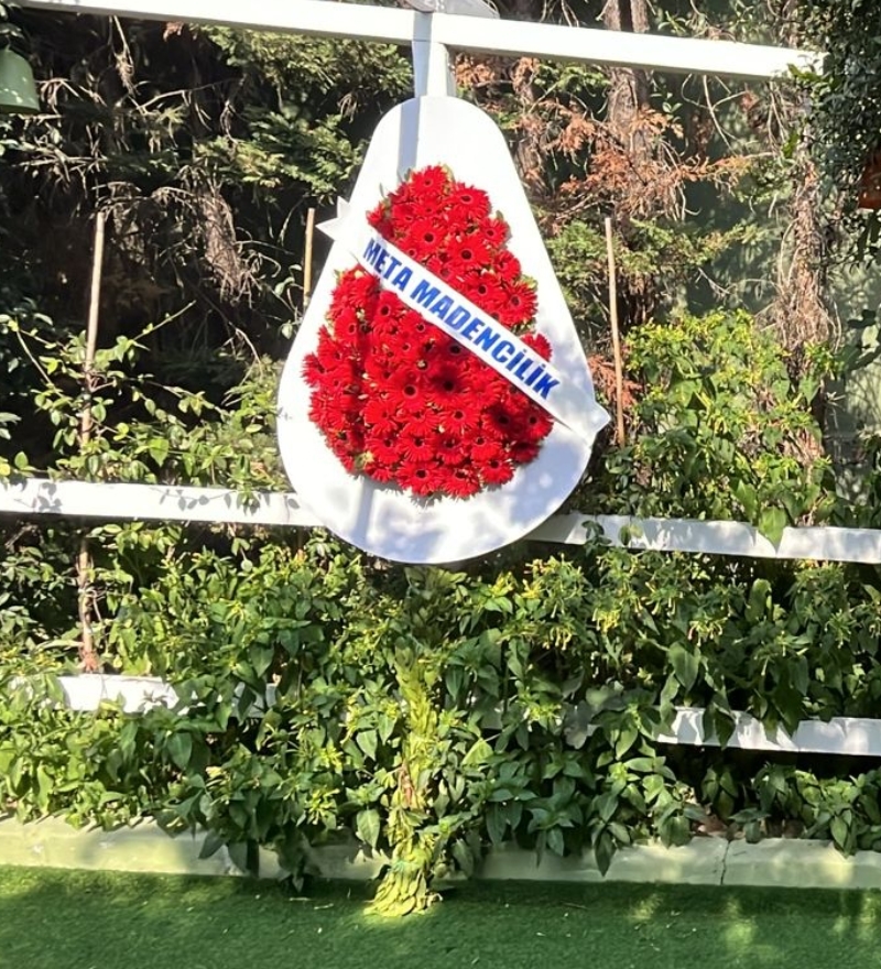 Göz Alıcı Kırmızı Gerbera Düğün ve Tören Çelengi