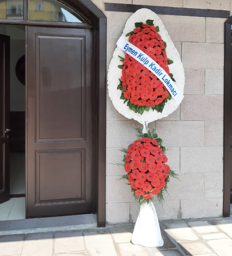 Görkemli Çift Katlı Kırmızı Gerbera Tören Çelengi