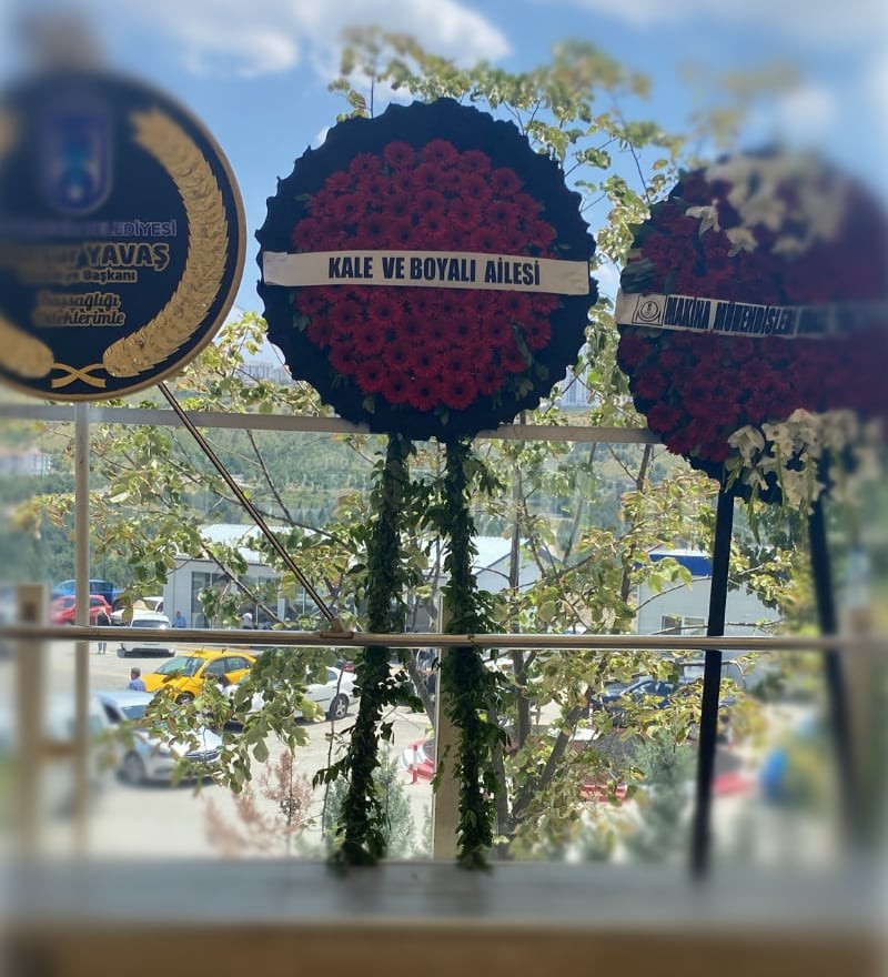 Asil Kırmızı Gerbera Cenaze ve Taziye Çelengi