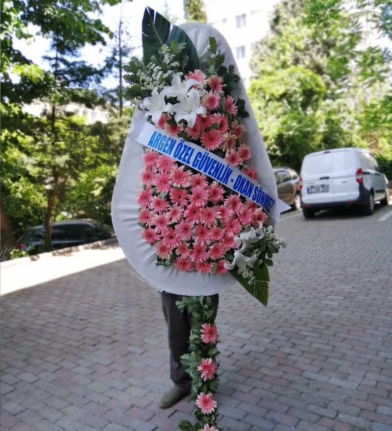 Görkemli Gerbera ve Lilyum Düğün ve Tören Çelengi