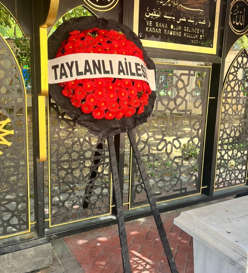 Klasik Kırmızı Gerbera Cenaze ve Taziye Çelengi