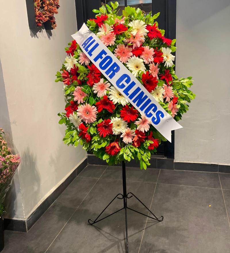 Canlı Renkli Gerbera Ayaklı Ferforje Çiçek Tasarımı