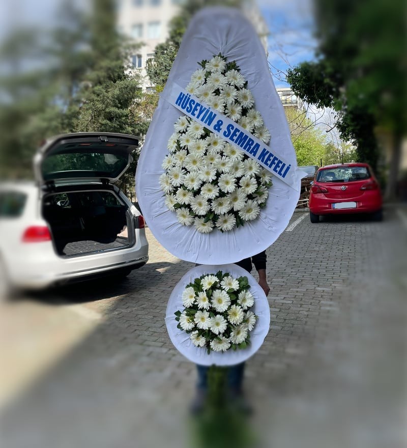 Beyaz Çiçeklerden Gösterişli Düğün ve Nikah Çelengi
