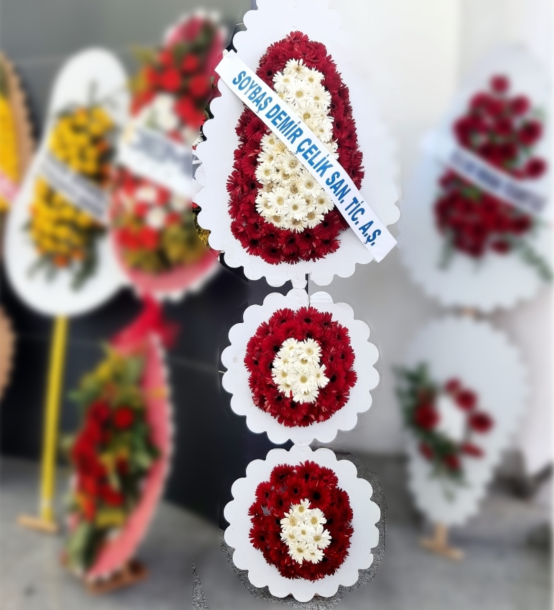 VIP Üç Katlı Kırmızı Beyaz Gösterişli Tören Çelengi