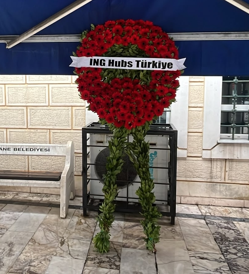 Asil Kırmızı Gerbera Cenaze ve Taziye Çelengi