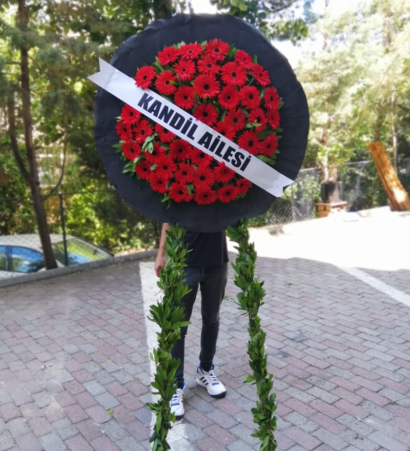 Asil Kırmızı Gerbera Cenaze ve Taziye Çelengi